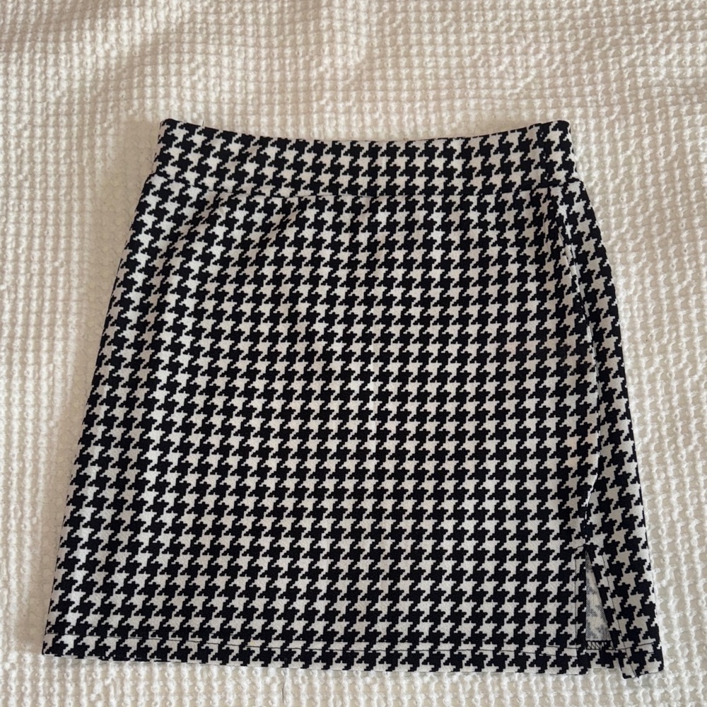 Black and White Houndstooth Skirt